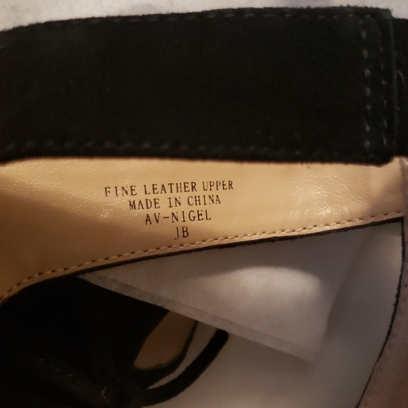 Adrienne Vittadini Suede Shootie. - Picture 6 of 7